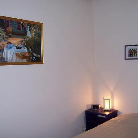 Adonis בית הארחה 2*
